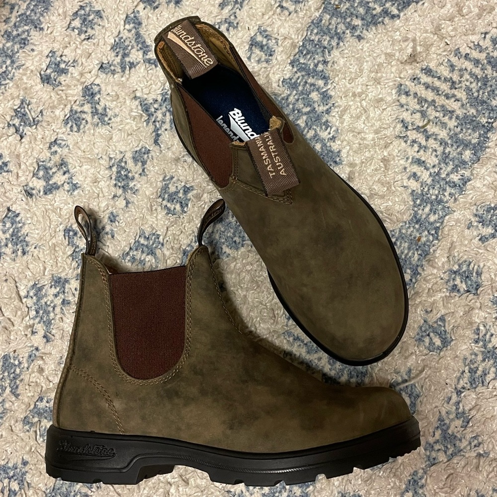 Blundstone boots NWOT (size 5.5 AU, fits 8-8.5)